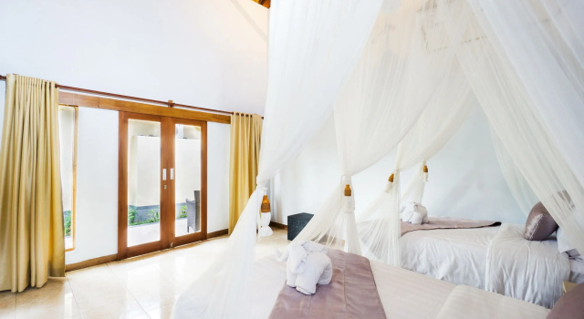 Song Bintang Villas, Забронировать Отель Отели Лембонган с парковкой, рядом с Пляж Нуса Лембонган, Парковка