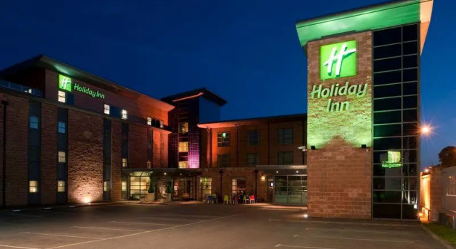 Кровать в общем номере Holiday Inn Manchester-Central Park by IHG