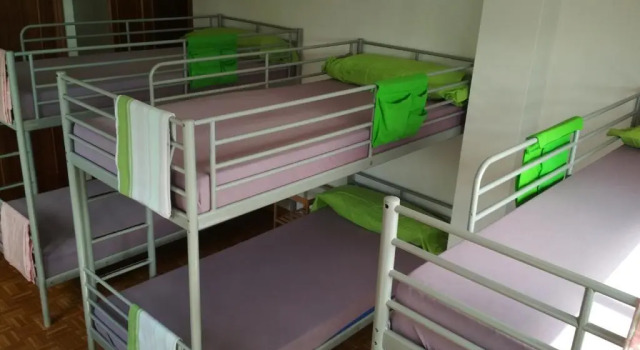 Кровать в общем номере Casa Do Marabillas