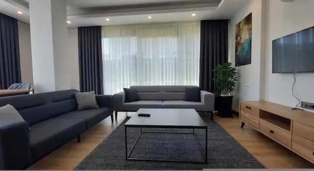 Professionally Maintained Spacious New Suites 1