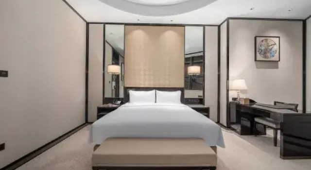 Капсула Мансарда с видом на озеро Howard Johnson Plaza Ningbo