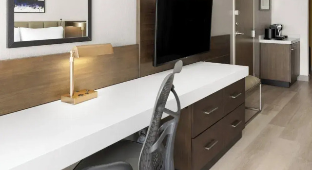 Четырёхместный номер Standard Crowne Plaza Nashville Airport by IHG