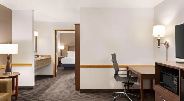 Двухместный люкс Deluxe AmericInn by Wyndham Baudette