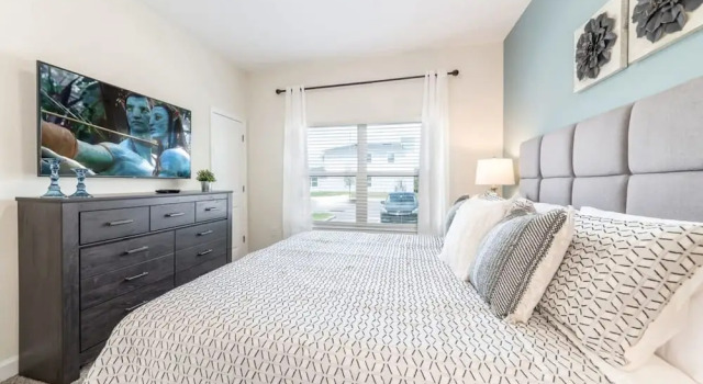 Chic Spacious With Private Pool Ideal Location