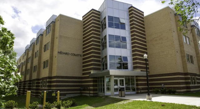 Université de Moncton, Buchen Sie Hotel Moncton New Brunswick, in der Nähe von Moncton-Stadion