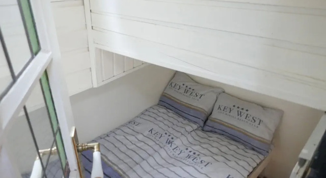 Boat apartment Rotterdam Fokkelina