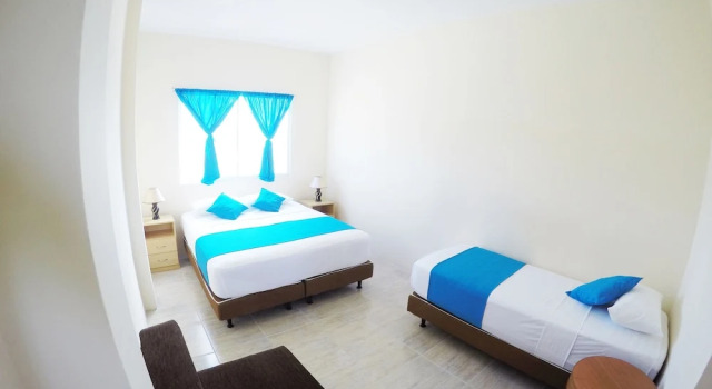 Четырёхместный номер Standard с красивым видом из окна Hotel Crucero