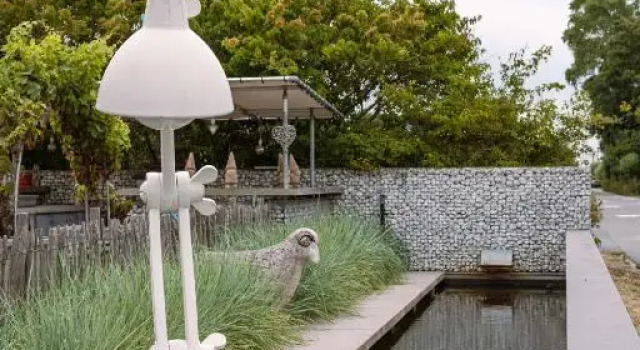 Beautiful and spacious house with swimming pond sauna and garden, Rezerwuj Hotel Hotele w Bruksela z parkingiem, Parking