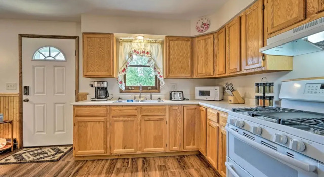 Коттедж Bolton Landing Romantic Getaway for two