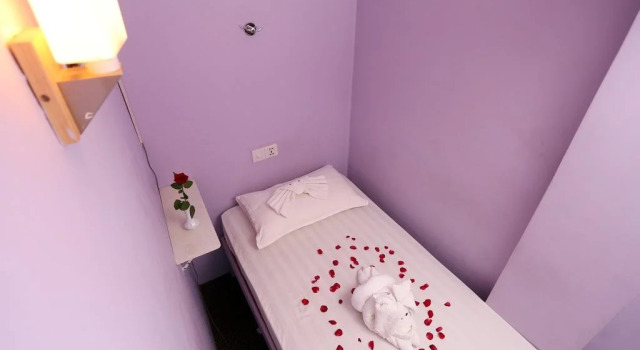 New 1415 China Town Guest House, Забронировать Гостевой дом Отели Янгон с парковкой, рядом с Sein Yaung Chi Pagoda, Парковка