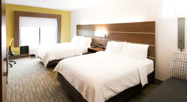 Четырёхместный номер Standard Holiday Inn Express & Suites Lexington North West-The Vineyard by IHG