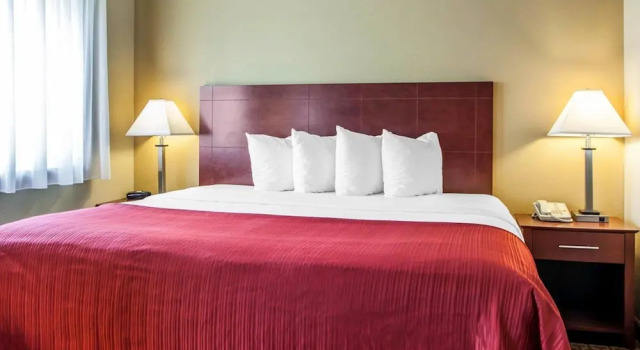 Люкс Quality Inn & Suites Davenport near I-80