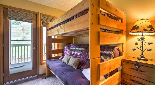 Estes Condo: 3 Mi to Rocky Mountain National Park, Забронировать Апартаменты/квартира Отели Эстес-Парк с парковкой, Парковка