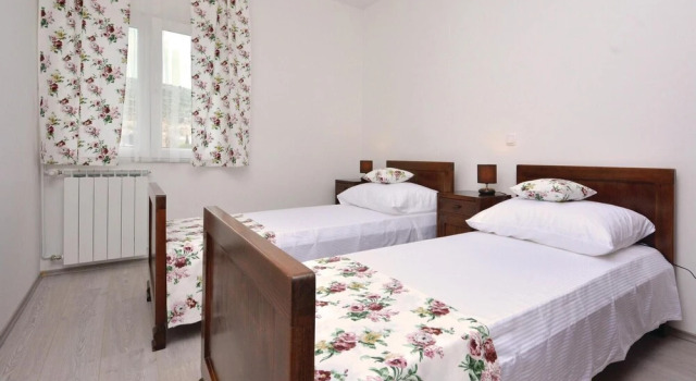 Amazing Home in Srinjine With Wifi and 3 Bedrooms