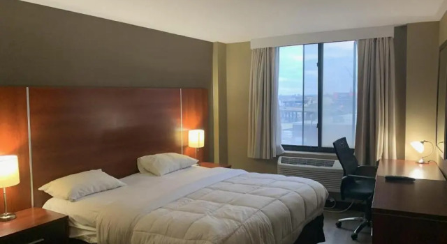 Sky Hotel Flushing/Laguardia Airport, Забронировать Отель Флашинг Куинс, рядом с Ontological-Hysteric Theater