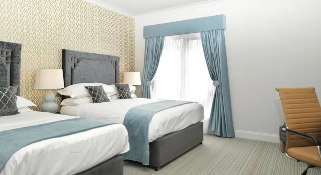 Трёхместный номер Standard Treacys Oakwood Hotel, Shannon