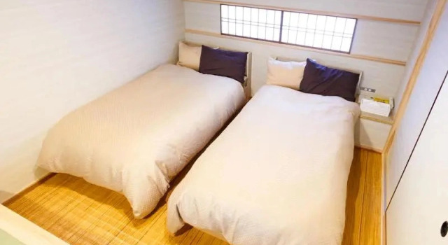Rakutoko Momo, Boek Hotel Kyoto Japan