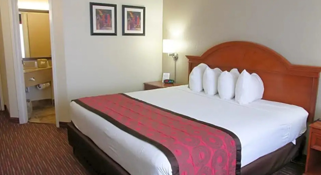 Двухместная студия люкс Baymont by Wyndham Louisville East