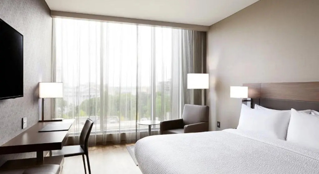 Номер Standard AC Hotel by Marriott Madison Downtown