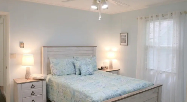 Коттедж 3256 Chautauqua Ave. 2 Bedroom Home by RedAwning