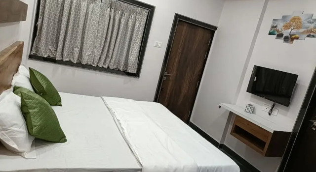 Hotel Garuda Executive Latur, Забронировать Отель Отели штата Махараштры 3 звезды, 3*