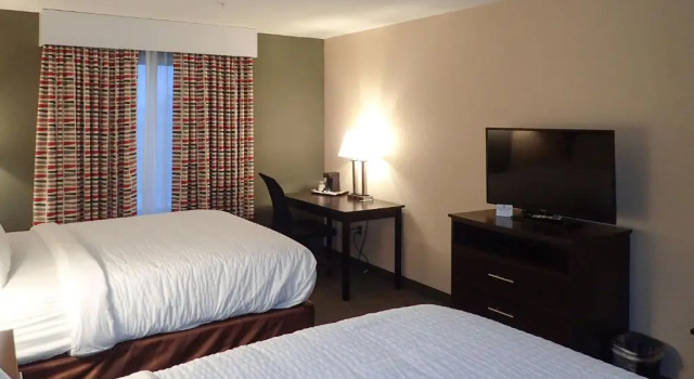 Четырёхместный номер Standard Days Inn & Suites by Wyndham Florence/Jackson Area