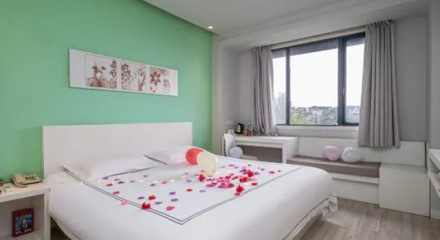 Xiangtan Ruibo Hotel (Central Hospital Yuhu Road Branch), Забронировать Отель Сянтань Хунань