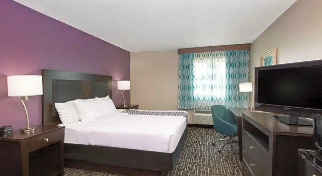 Номер Standard La Quinta by Wyndham Blue Springs