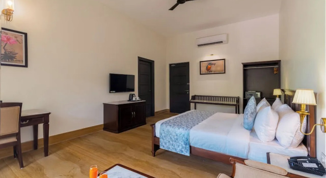 Люкс с балконом и с видом на сад Sarasiruham Resort - Private Pool Villa in Udaipur