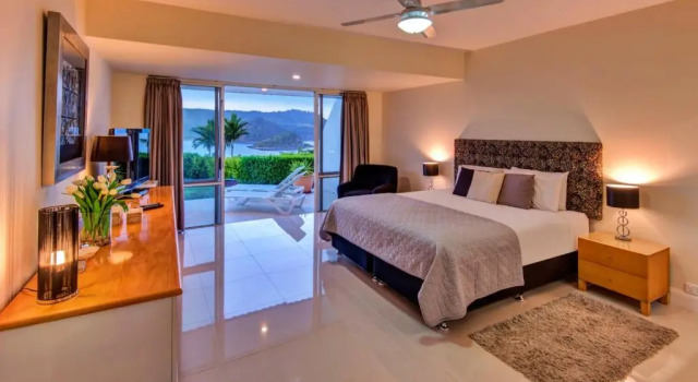 Bella Vista East 3 Luxury Ocean Views Large Flat Grassed Area + Buggy, Забронировать Отель Отели Острова Гамильтон с парковкой, Парковка