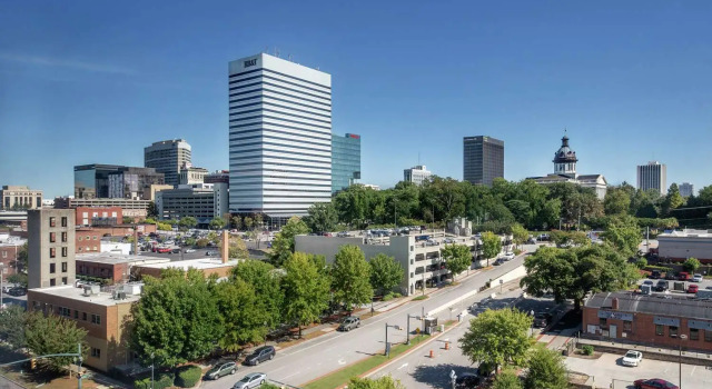 Четырёхместный номер Standard с видом на бассейн Hilton Columbia Center