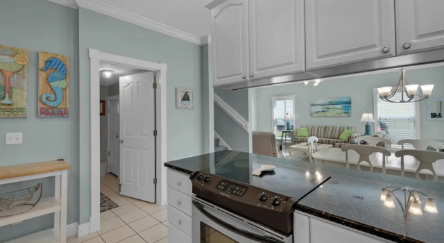 Коттедж 2 Minutes to Beach & Next to Pool - Free Beach Setup, Sleeps 12