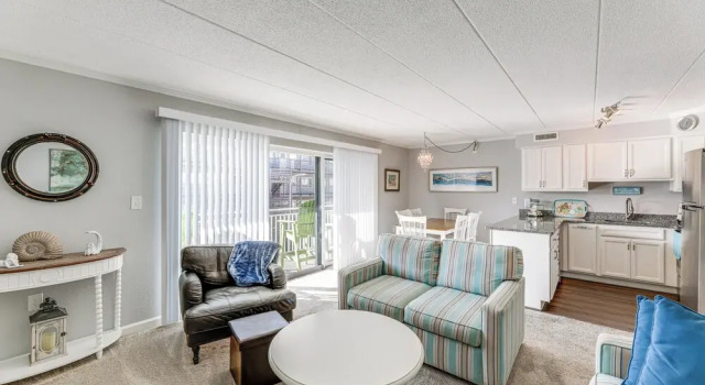 Walk to Beach! Modern Ocean City Condo w/ Balcony, Забронировать Апартаменты/квартира Апартаменты Оушен-Сити, рядом с Развлекательный центр Planet Maze, Апартаменты/квартира