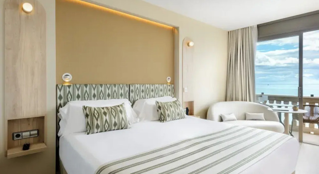 Номер Superior с балконом и с видом на море Barceló Illetas Albatros