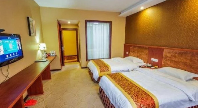 Dingyue Business Inn, Book Hotel Hotels in Yibin with Parking, Parking
