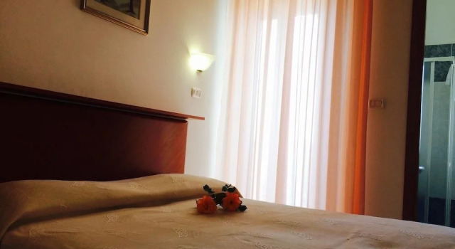 1 soveværelse i klassisk  tredobbelt værelse Hotel Ponte