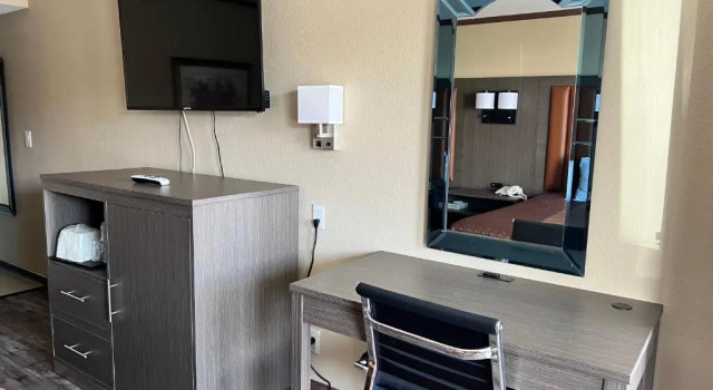 Четырёхместный номер Standard Highland Inn Las Vegas