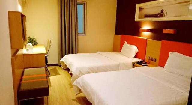 7Days Premium Wuhan Dunkou Economic Development Zone Dongfeng Company Subway Station Branch