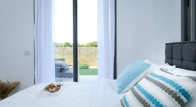 Апартаменты с балконом Stylish Coastal Oasis by Sea N' Rent