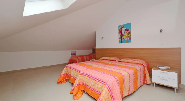 Charming Retreat Just Steps From the Beach, Book Lejlighed Hoteller i Friuli Venezia Giulia med parkering, Parkering