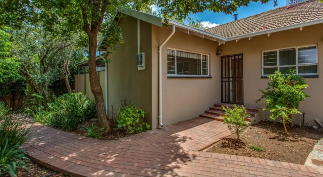 Chalet 4 Bluebell, Boek Chalet Sandton 