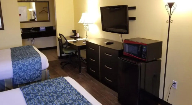 Четырёхместный номер Standard Shining Light Inn & Suites