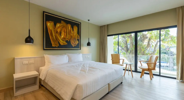Двухместный люкс с балконом Porestva Hotel Sriracha