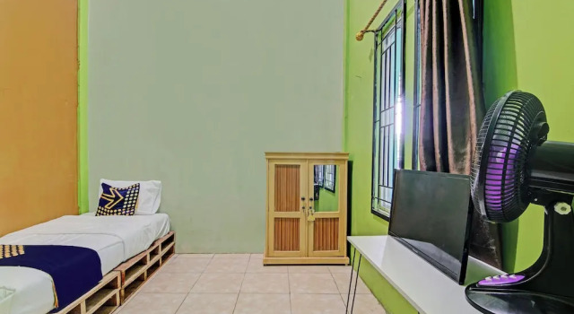Номер Economy Hotel O Penginapan Syafira Near Perumahan Mustamindo Permai 1