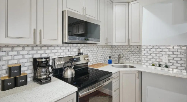 Апартаменты Modern 2br - Steps to Main St. & Parking Avail.