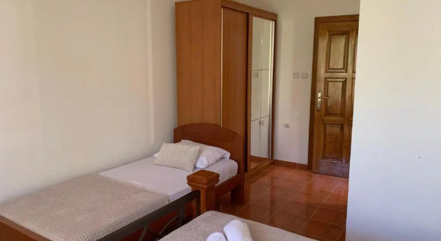 Трёхместный номер Standard с балконом и с красивым видом из окна Guesthouse Orlović