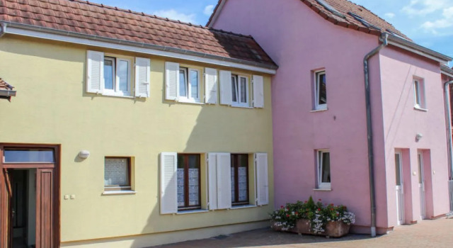 Résidence jaune et rose 9742, Book Hotel  