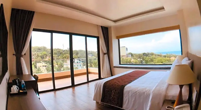 Номер Deluxe с балконом Coral Bay Resort