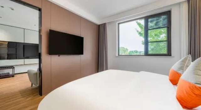 Люкс Deluxe Suzhou Huguang Mountain House Hotel (Xishan Island Happy Farm)
