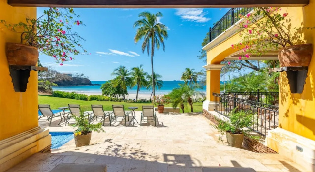 Коттедж Elegant Mediterranean-Style Mansion with Beachfront Views and Private Infinity Pool
